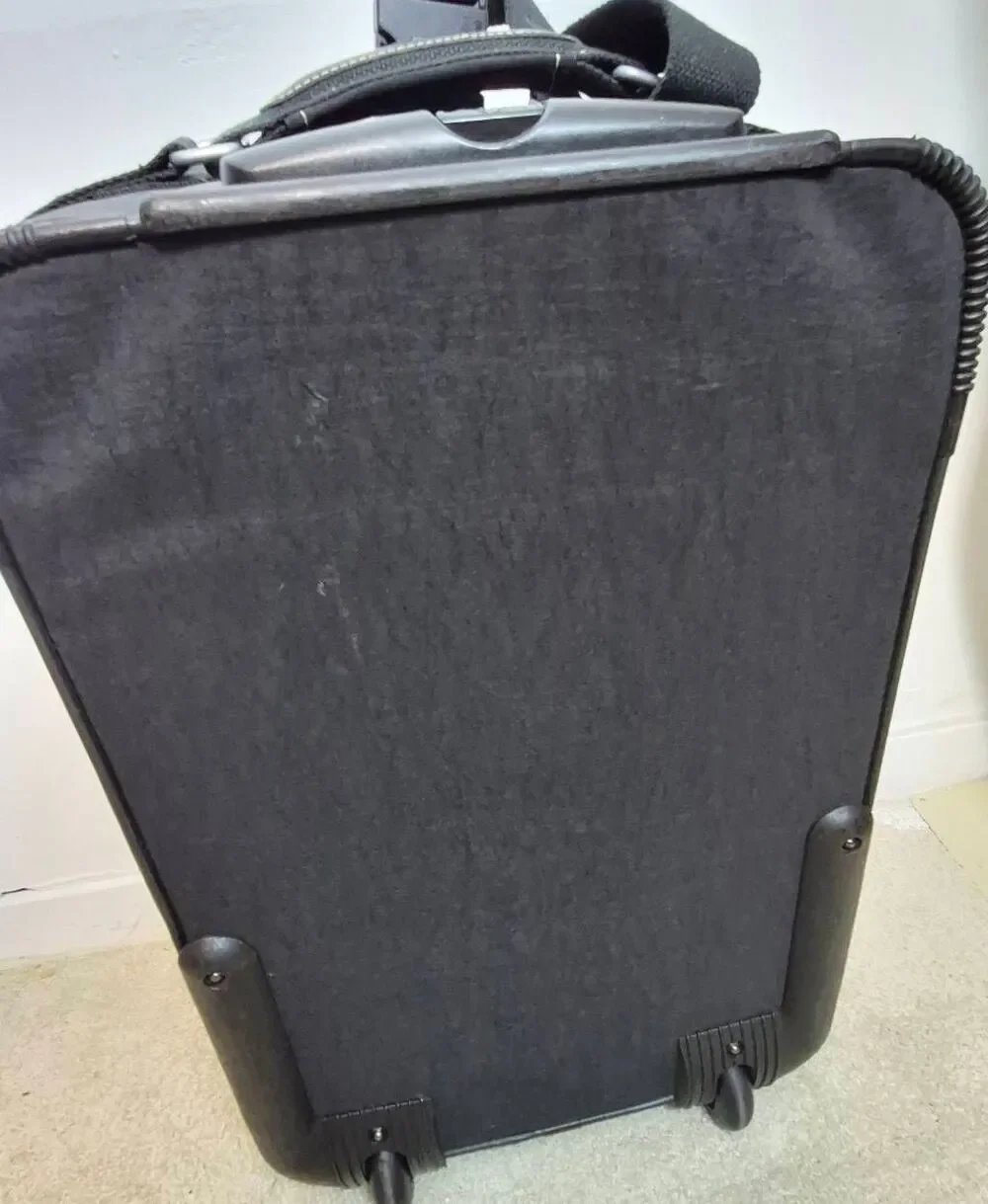 Kipling rolling suitcase